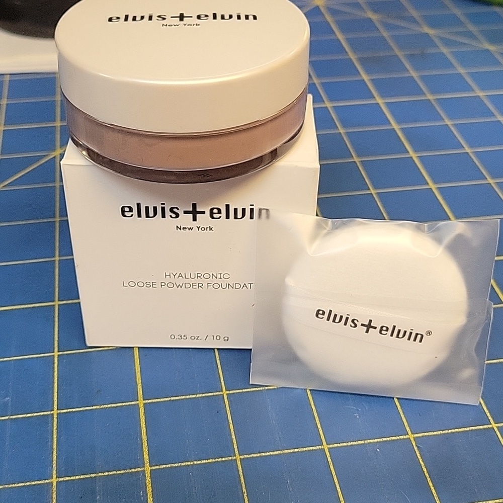 Elvis + Elvin Hyaluronic Loose Powder Foundation R11 New 10g in Box